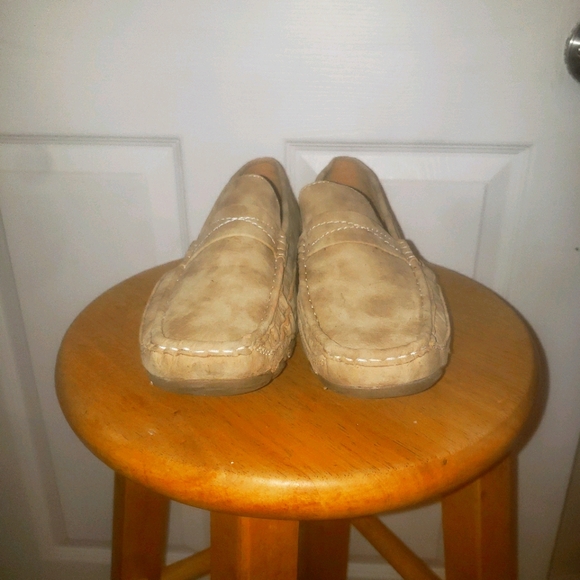 Shoes - Picture 1 of 3